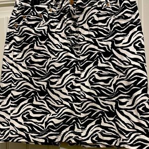 Stretchy and sporty with 2 pockets & kick pleat in back.